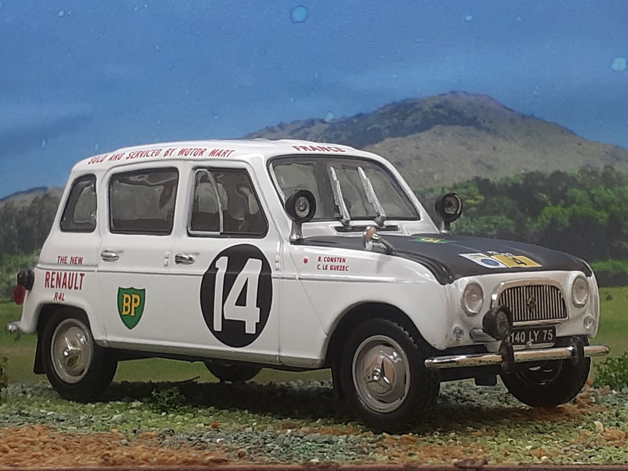 Voiture Miniature Renault 4L East African Safari - IXO 1/43 - Très Bon État En Boîte