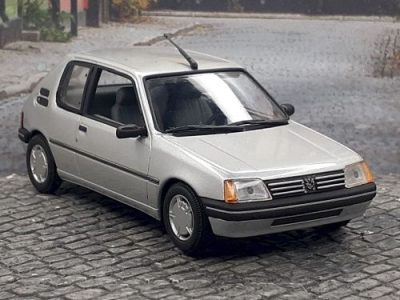 Peugeot 205 XR –&nbsp;1990